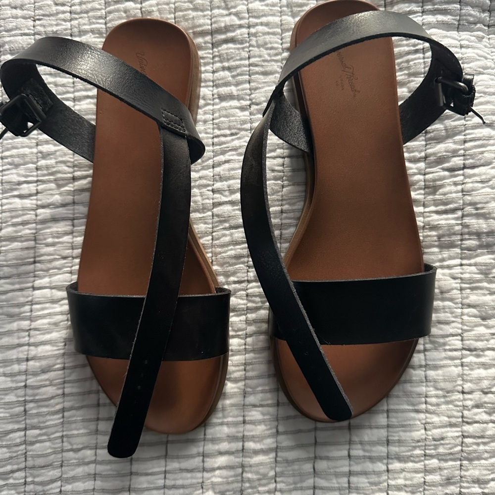 Universal Thread Black and Brown Sandals